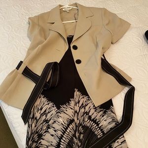 Nice, light weight 2 piece suit size 12